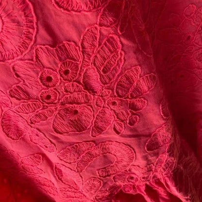 Daniella Midikjole med broderi og puffede ermer