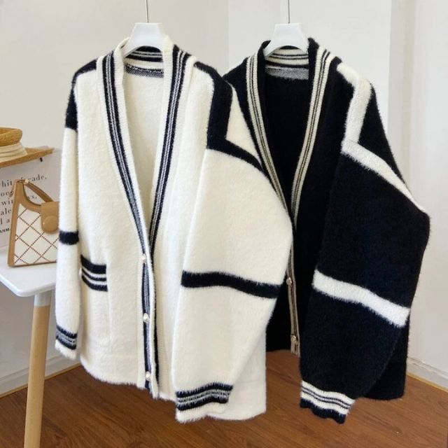 V-hals cardigan med dekorative knapper