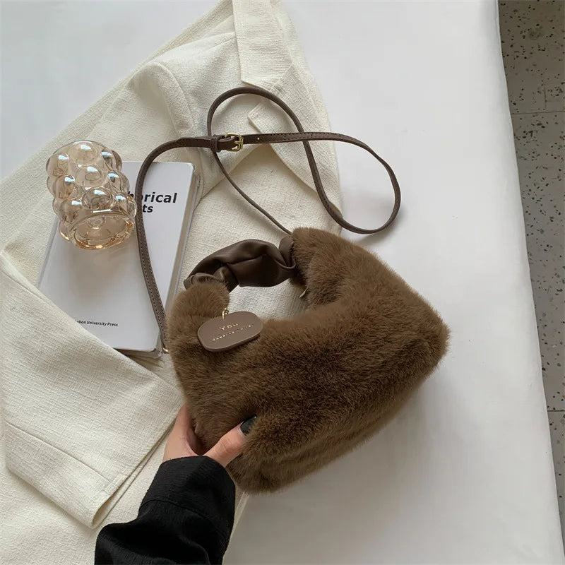 Clementie™ Fluffy Crossbody Veske