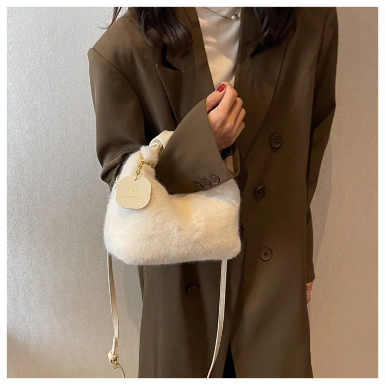 Clementie™ Fluffy Crossbody Veske