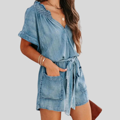 Uformell romper i denim med smockdetaljer