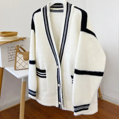 V-hals cardigan med dekorative knapper