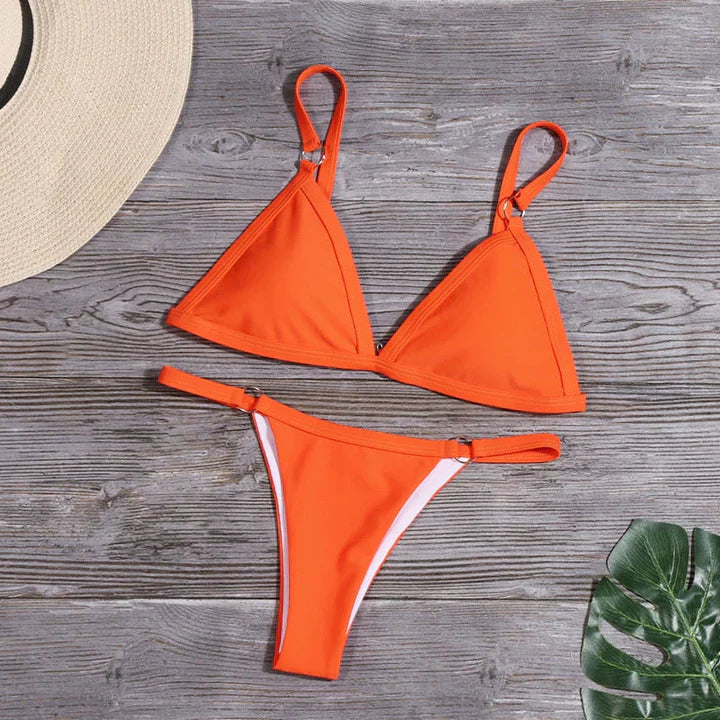 oransje bikini med ringdetaljer