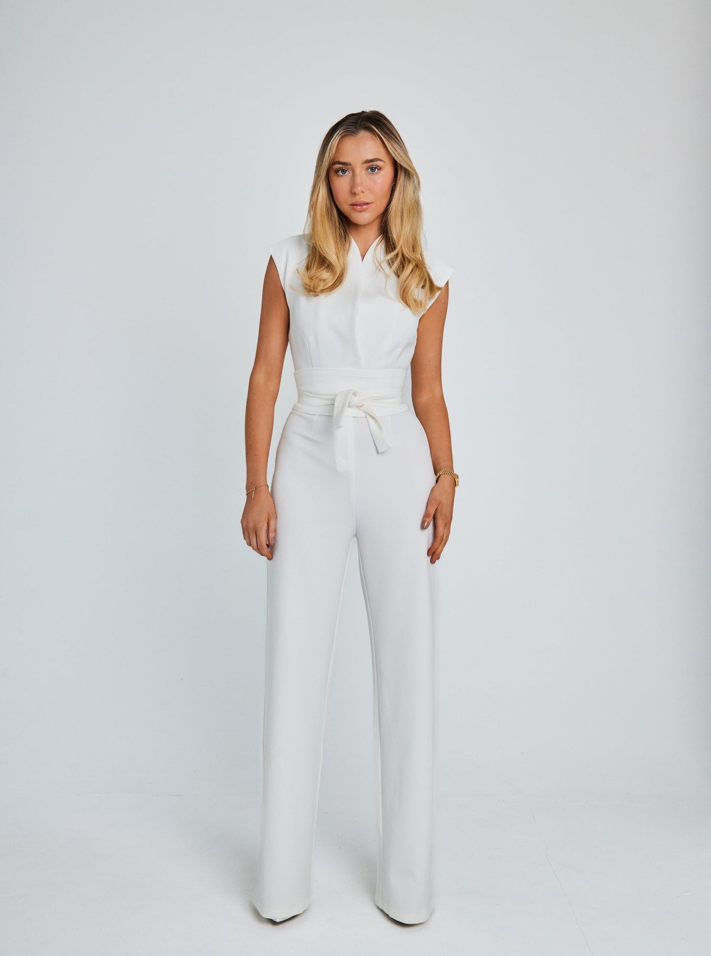 Ravikna - Elegant svart jumpsuit med vide ben