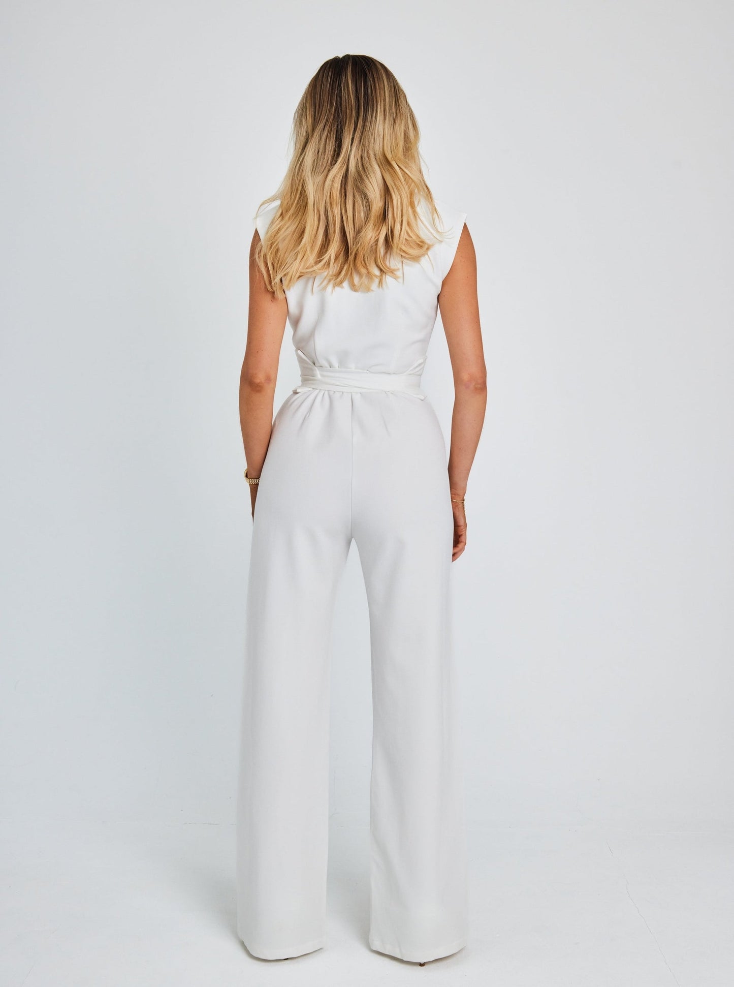 Ravikna - Elegant svart jumpsuit med vide ben