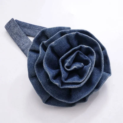 Bandeau topp i denim med blomstret choker