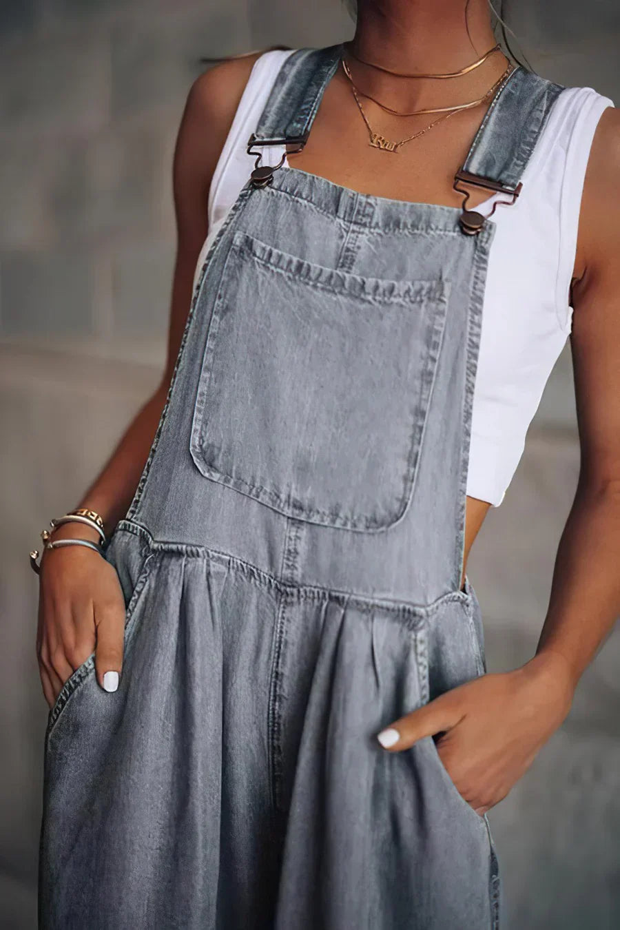 Ravikna | ermeløs trendy denim overall for kvinner